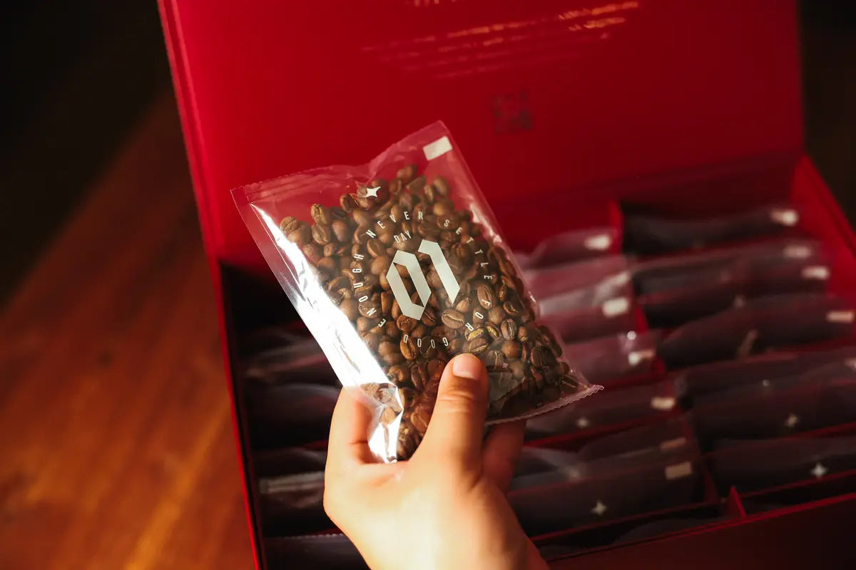 Onyx Advent coffee bags beside the illustrated calendar