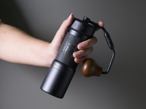 K-Ultra-grinder-Holding-the-